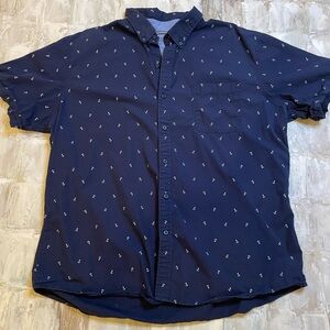 Izod Saltwater Men’s XXL button down blue short sleeved shirt with anchors